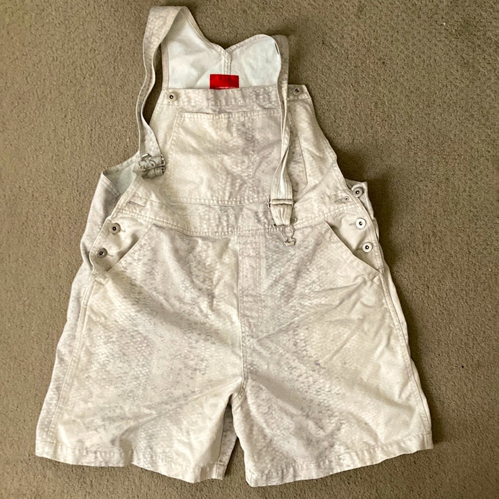 Gloria Vanderbilt snakeskin print overall shorts, color: tan/white, size: L